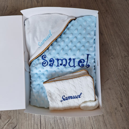 Coffret Bébé Personnalisé  Chic – Couverture, Doudou et Protège Carnet – Quantité Limitée
